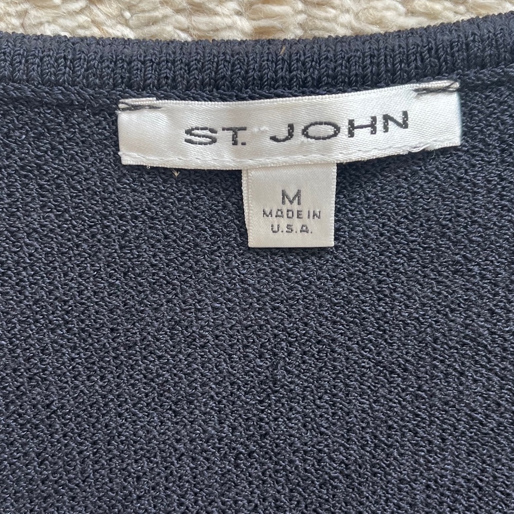 ST. JOHN Womens Black Santana Knit Tank Top Sweater Sz Medium EUC Scoop Neck USA - Picture 2 of 4
